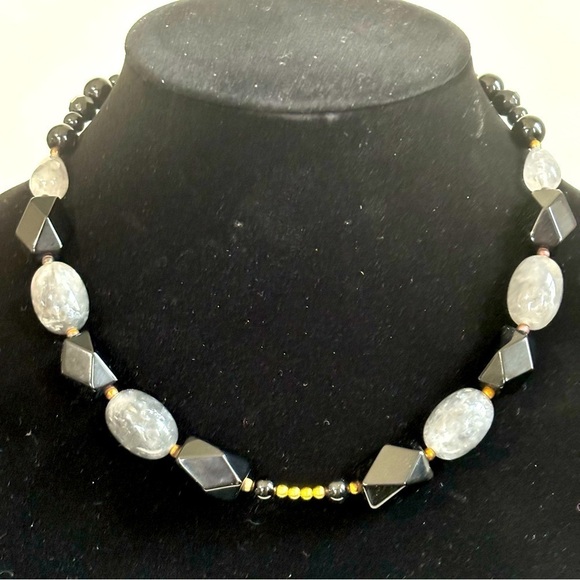 Barse lumerian quarts with black stones and gold beads necklace - Picture 1 of 6